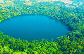 Yeak Laom Lake